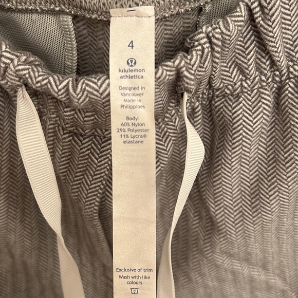 Lulu Lemon gray/white jogger - Picture 3 of 5